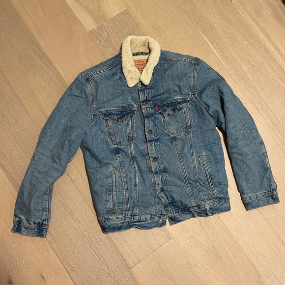 Levi's Other - Levi Vintage Fit Sherpa Trucker Jacket